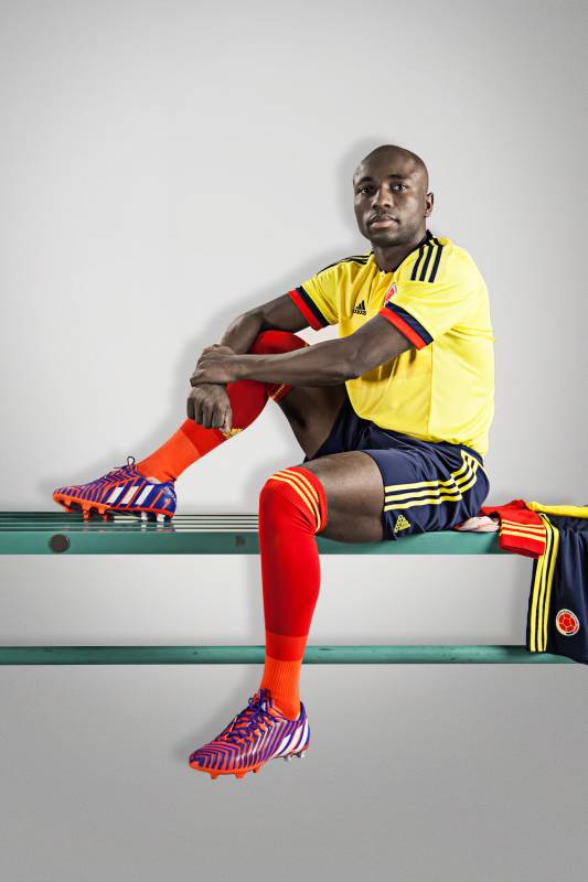 El nuevo diseño de la camiseta tiene una bandera en el pecho con diferentes tonalidades de amarillo. FOTO CORTESÍA ADIDAS