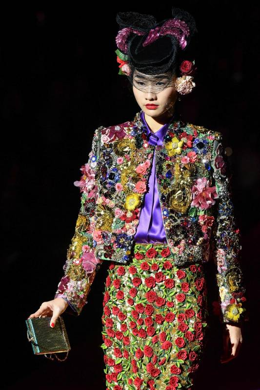 Una modelo presenta una creación de Dolce y Gabbana durante la Semana de la Moda de Milán. Foto: AFP