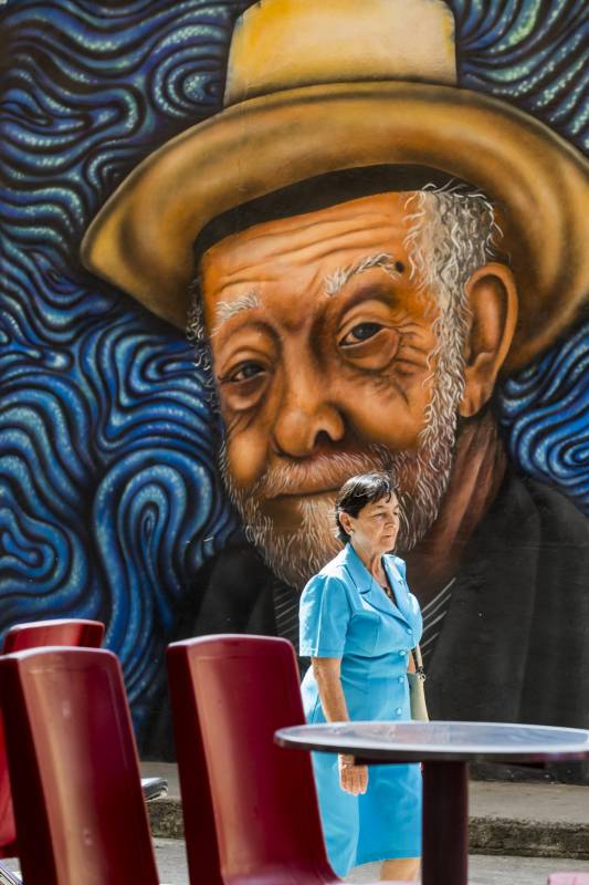 Los murales le dan vida a las zonas comunes de San Carlos. FOTO: JULIO CÉSAR HERRERA.