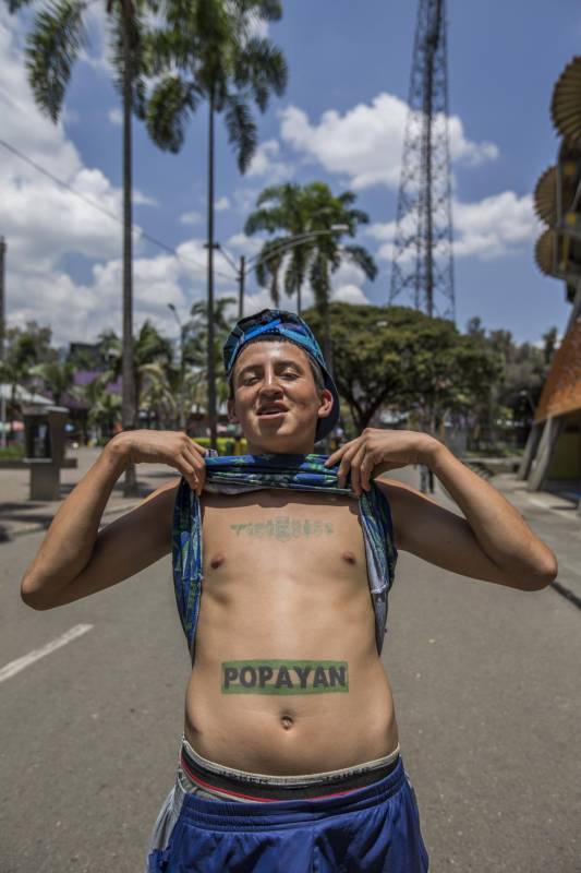 Kevin Solano y su amor desde Popayan. Foto: Santiago Mesa.