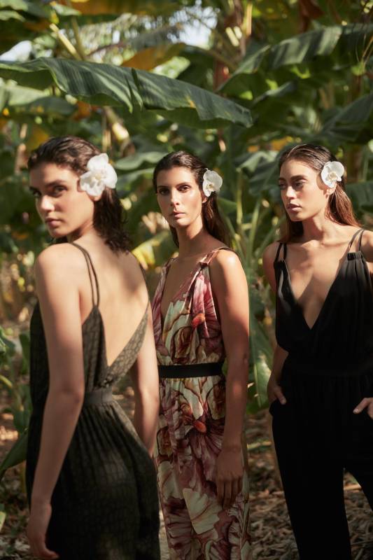 La diseñadora propone cinco grupos de estampados con orquídeas, helechos o heliconias en las prendas de su colección este año en Colombiamoda virtual. Foto: Colprensa