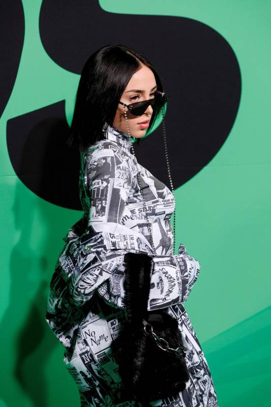 La cantante Nicki Nicole a su llegada a la alfombra verde. FOTO EFE