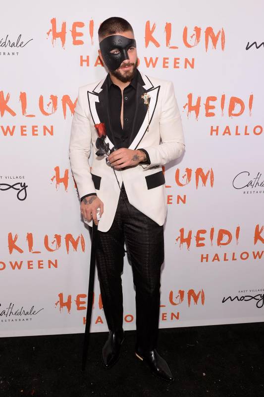 Maluma como el fantasma de la ópera. FOTO AFP