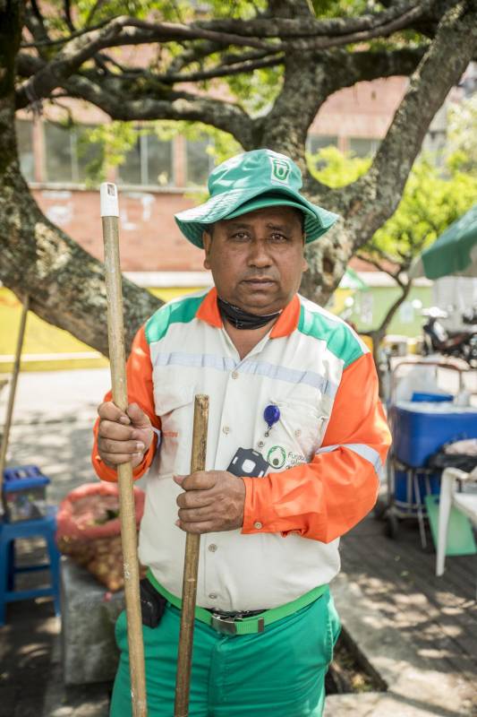 Los aseadores mantienen la ciudad limpia y evitan así que la salubridad sea un problema más. 