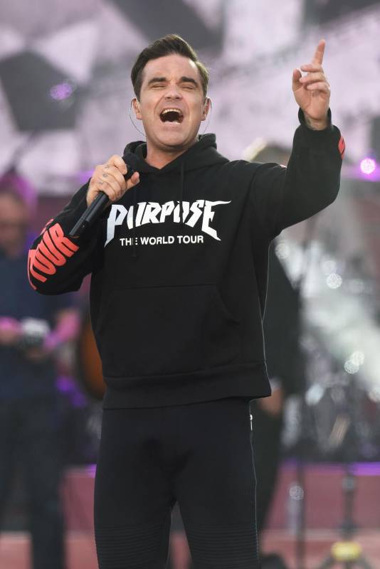 Muy emotivo se vio a Robbie Williams. FOTO Reuters