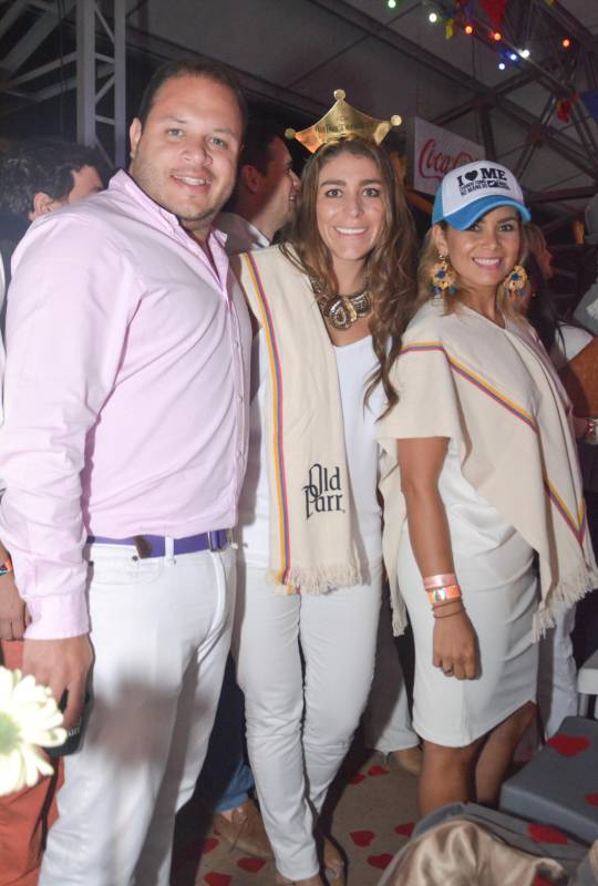 Andrés Santos, Lina Aristizábal y Paola Vanegas. Foto Cámara Lúcida