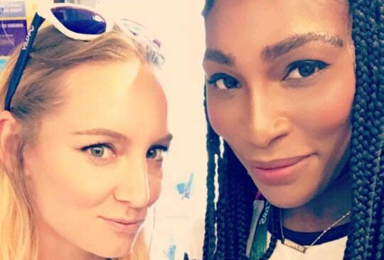 La menor de las Williams (Serenaunmatched) comparte el maquillaje para una sesión de fotos. 