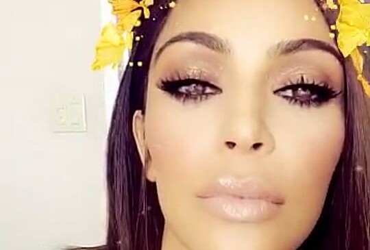 Kim Kardashian (KimKardashian) es una de las celebridades más reconocidos en Snapchat. 