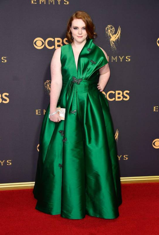 Shannon Purser, de Stranger Things y Wish Upon, con este vestido verde con volumen. Foto: Afp