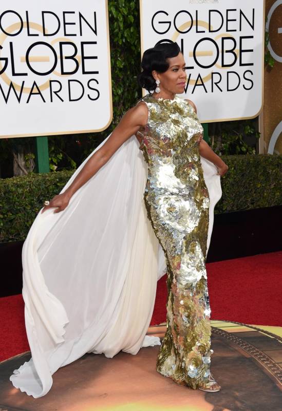 Uno de los trajes más criticados, el de Regina King. FOTO AFP