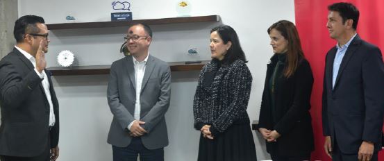 Carlos Lugo tomando juramento al asumir el nuevo cargo. FOTO Cortesía