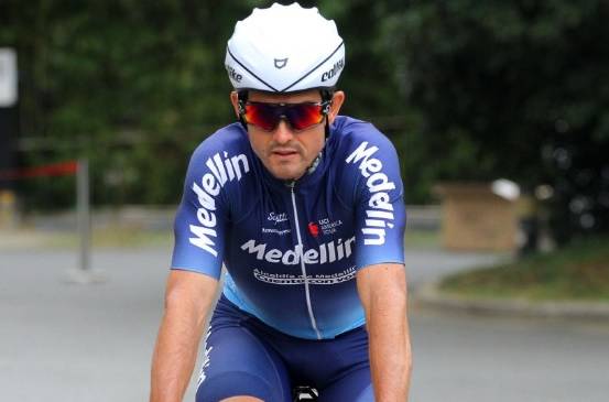 Óscar Sevilla, de 43 años, impresiona con su rendimiento. Este año suma ocho victorias. FOTO CORTESÍA TEAM MEDELLÍN