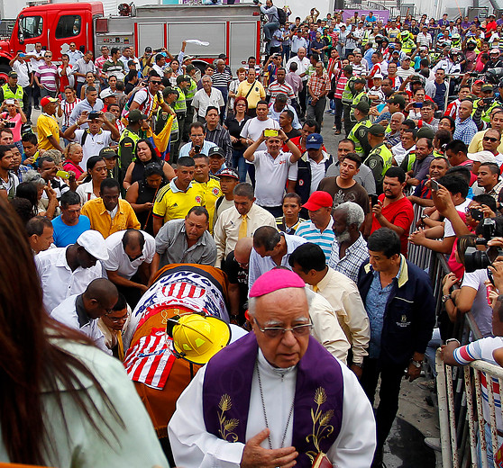 A la llegada a la catedral metropolitana María Reina de Barranquilla. FOTO Colprensa