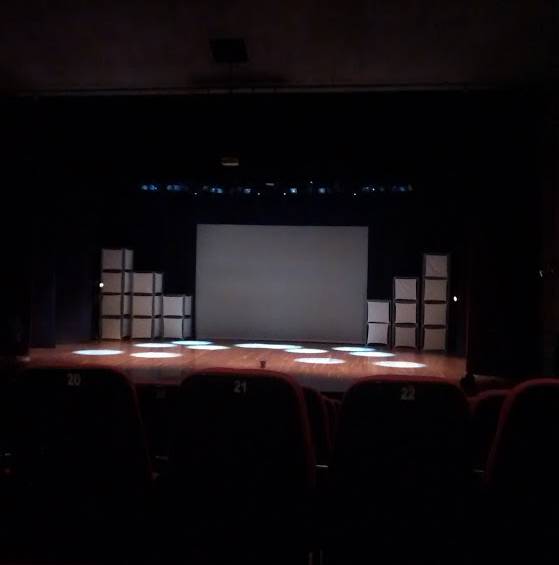 El techo del Teatro de la Universidad de Medellín, Gabriel Obregón Botero, será el que más reciba atención en este mantenimiento. FOTO Archivo Claudia Arango Holguín