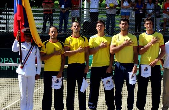 Estos son los integrantes del equipo nacional que ganó la serie ante Barbados y ahora se medirá a Brasil en Copa Davis. FOTO CORTESÍA FEDETENIS
