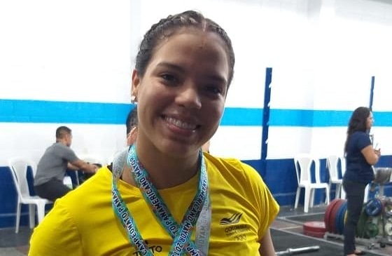Hellen Escobar, otra de las mujeres fuertes de Colombia. Tuvo destacada actuación en Palmira, el fin de semana. FOTO fedepesas 