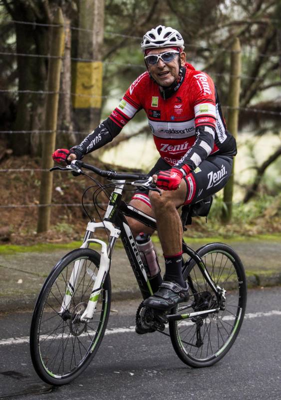 11,9 kilómetros, la mayoría en un ascenso pronunciado, pusieron a prueba los deportistas que se le midieron a subir una de las lomas más duras de Envigado. FOTO JAIME PÉREZ
