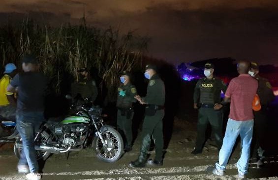 Los cuerpos de cinco menores de edad fueron hallados con signos de tortura en un cañaduzal del oriente de Cali en la noche de este martes, hecho que desató gran conmoción y encendió las alertas de seguridad en la capital del Valle. Foto: Colprensa /El País