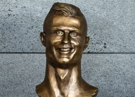 La estatua en honor a Falcao que despierta burlas en el mundo