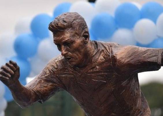 La estatua en honor a Falcao que despierta burlas en el mundo
