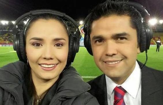 Diana Rincón y Juan Pablo Coronado, reporteros de Win Sports. FOTO CORTESÍA PARA EL PAÍS / COLPRENSA