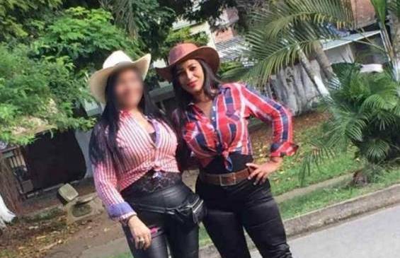 Mariceth García (derecha) en la cabalgata de Jamundí. FOTO TOMADA DE REDES SOCIALES