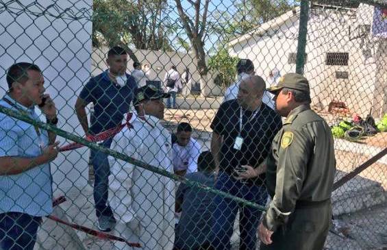 El Director de la Policía visitó el lugar de los hechos en la mañana del saábado. en el atentado murieron cinco uniformados. Foto: tomada de Twitter.