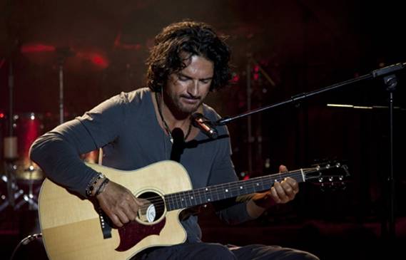 Ricardo Arjona durante un concierto. FOTO CORTESÍA
