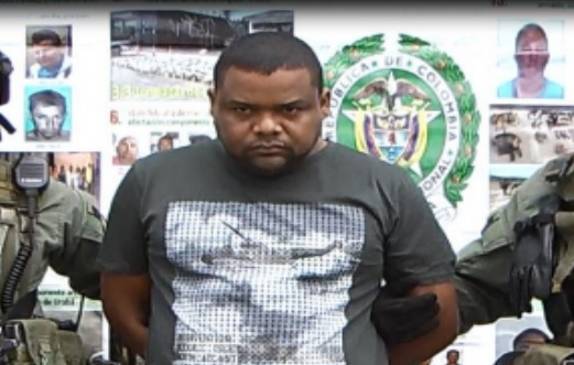 Este fue el momento de la captura de Dayron Plata Julio, alias “Balotelli”. FOTO CORTESÍA POLICÍA NACIONAL 