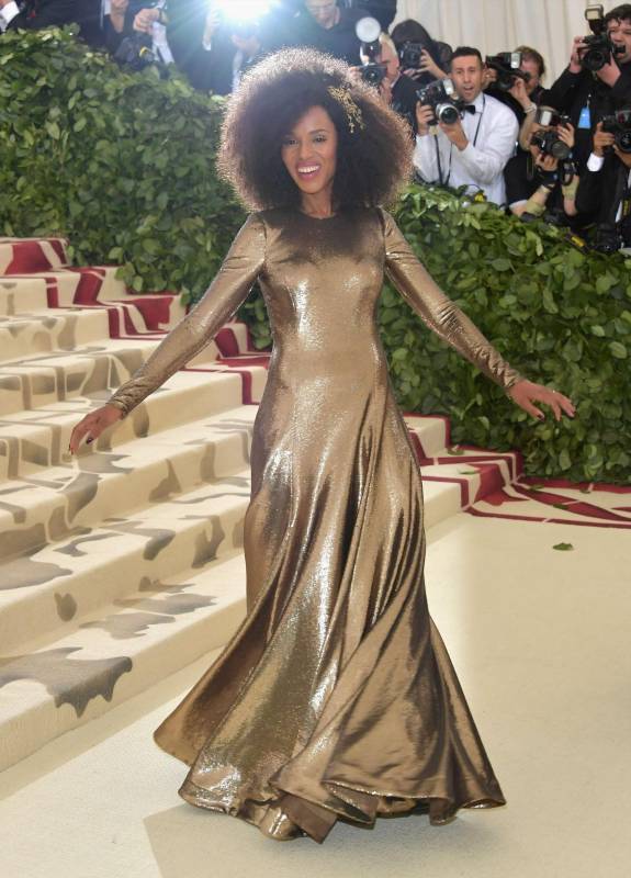 Kerry Washington también de dorado. FOTO AFP