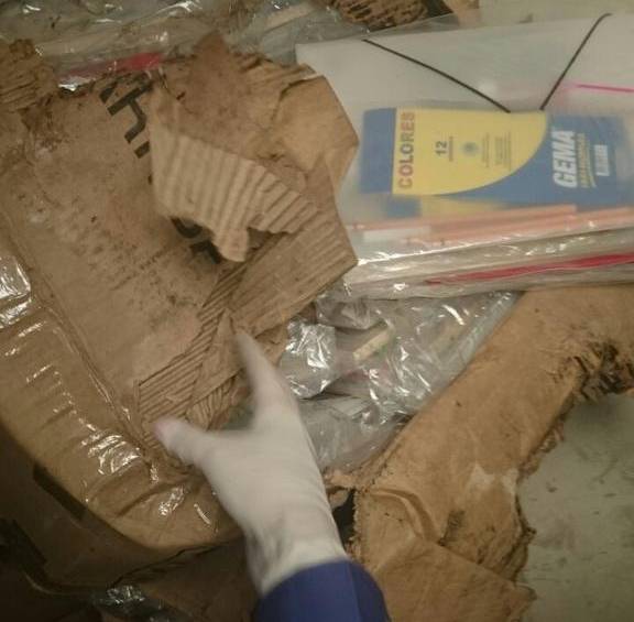 La Contraloría de Bogotá denunció otra bodega del Distrito en la que se encontraron más de 155.000 paquetes de útiles escolares. FOTO CORTESÍA
