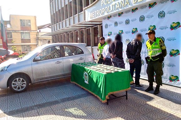 El dinero y las personas detenidas fueron trasladados al Comando de la Policía Metropolitana donde se trata de establecer si el efectivo pertenece a las bandas criminales. FOTO POLICÍA
