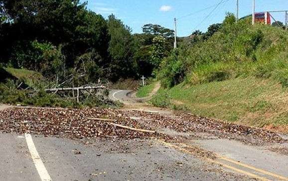 Se acordó formalmente el desbloqueo de la carretera Cali-Popayán. FOTO Colprensa