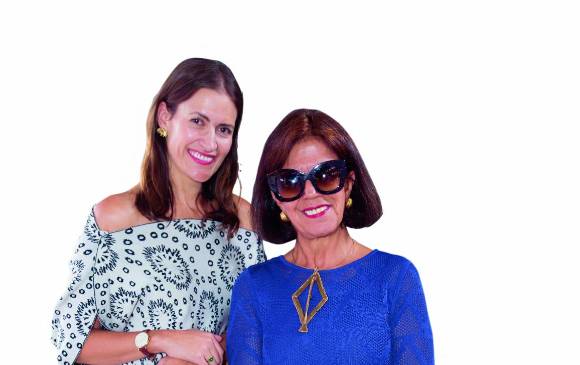 Pepa Pombo mostró una de sus piezas durante la rueda de prensa de Colombiamoda. FOTOs cortesía inexmoda y Edwin Bustamante