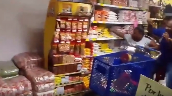 Yasiris en la segunda oportunidad del minuto de mercado gratis. FOTO CAPTURA DE VIDEO