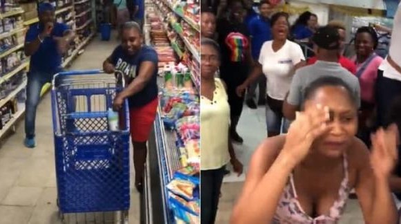 Momentos en que la mujer corre con el carrito de compras, mientras que otros usuarios le gritan con desespero. FOTO CAPTURA VIDEO