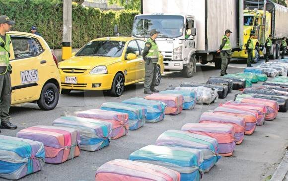 La droga fue encontrada en un parqueadero de Aranjuez y su valor es de $10.000 millones. FOTO ROBINSON SÁENZ