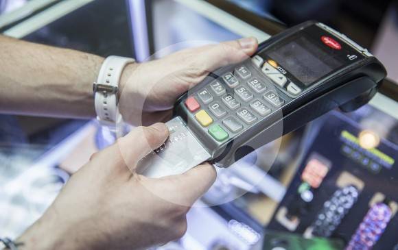 Se recomienda tener ingresos superiores al cupo de la tarjeta y diferir a pocas cuotas. FOTO EDWIN BUSTAMANTE