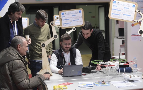 Tener políticas corporativas mucho más claras sobre los procesos de herencia familiar empresarial y fijar el objetivo de la compañía son vitales para que el proceso no se afecte. FOTO CORTESÍA