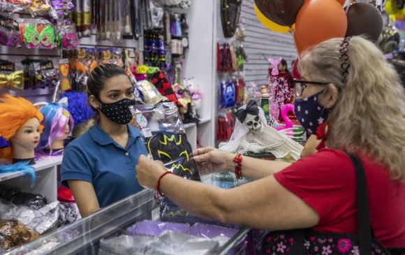El mayor riesgo de las aglomeraciones es la facilidad con la que se puede contagiar del virus, por lo que, en su mayoría, los analistas consultados no recomiendan hacer parte de estos, ni siquiera en esta fecha. FOTO Carlos Velásquez
