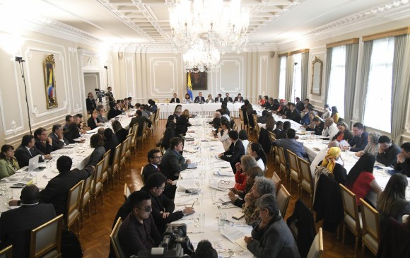 Comité del Paro y representantes del Gobierno durante la sexta reunión, realizada en diciembre. FOTO COLPRENSA
