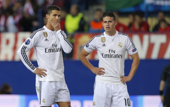 James Rodríguez junto a Cristiano Ronaldo en el Real Madrid. FOTO AP