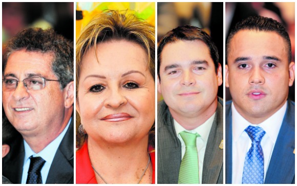 Los cuatro concejales que hundieron este miércoles la propuesta de la Alcaldía. De izquierda a derecha: Carlos Alberto Zuluaga, Aura Marleny Arcila, Jaime Cuartas y Róber Bohórquez. FOTOS Juan Antonio sánchez