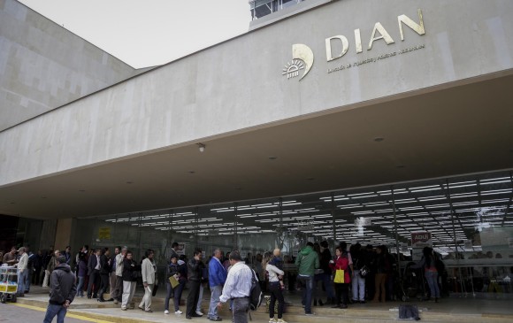 Según las cuentas de la administración tributaria, un total de 3.533 grandes contribuyentes deben pagar este impuesto entre febrero y junio de 2019. Foto Colprensa