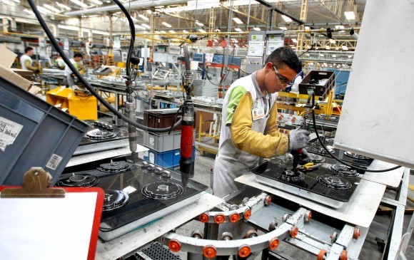 El indicador pasó de 51,6 puntos en noviembre a 51,5 en el último mes del año pasado. Foto Juan Antonio Sánchez
