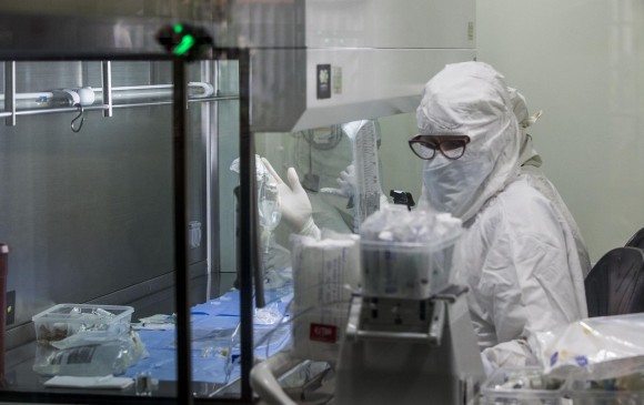 En Antioquia las aseguradoras ARL han sido entregados 4,3 millones de Elementos de Protección Personal para los 64.922 trabajadores de la salud en el departamento, según Fasecolda. Foto Julio César Herrera
