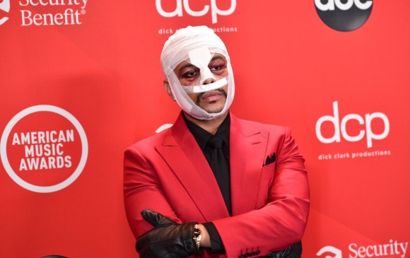 Así lució The Weeknd en los American Music Awards del pasado domingo. FOTO AFP/CORTESÍA ABC