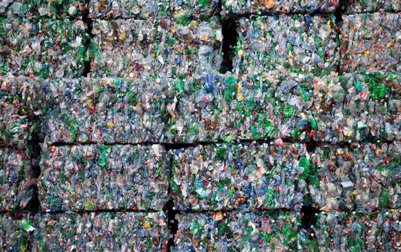 Colombia no ha sido ajena al movimiento global por un uso responsable del material. Proyectos ambientales plantean soluciones a la crisis. FOTO AFP
