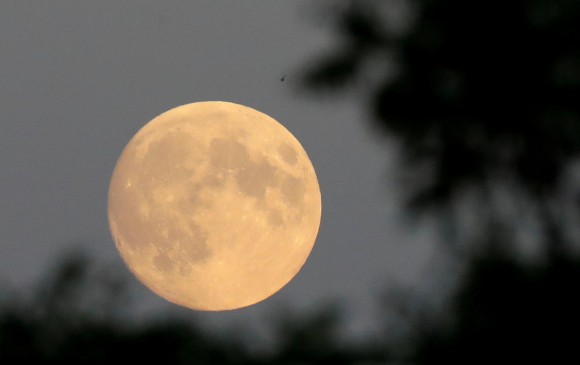 El eclipse lunar de hoy, el más largo del siglo, no se verá en el país.