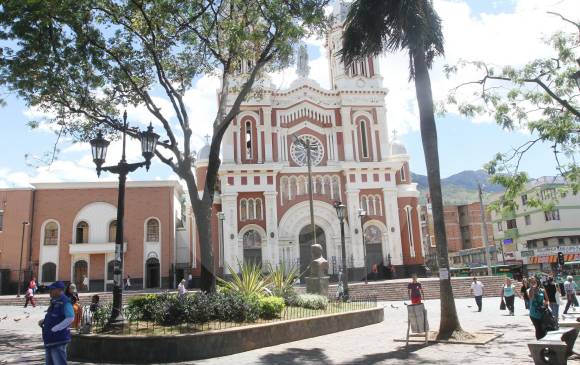 Parque principal del municipio de Bello (Antioquia). FOTO ROBINSON SÁENZ